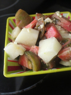 Una foto de Ensalada de tomate y melón