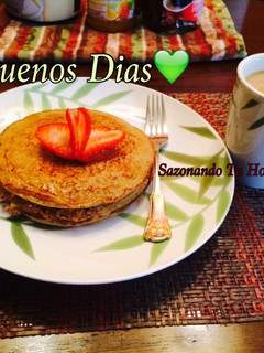 Una foto de Hot cakes de plátano y avena (sin harina)💖