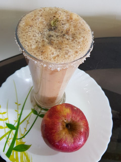 ஆப்பிள் மில்க் ஷேக் (Apple Milk Shake Recipe in Tamil) செய்முறை முக்கிய புகைப்படம்