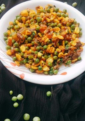कॉर्न मटर चाट (Corn matar chaat recipe in hindi) रेसिपी मुख्य फोटो