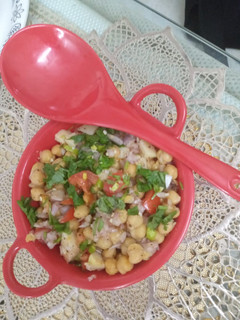 चना चाट (chana chaat recipe in Hindi) रेसिपी मुख्य फोटो