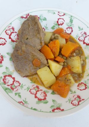 Una foto de Bife de peceto con verduras