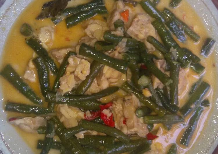 Tempe kacang masak santan pedas gurih manis