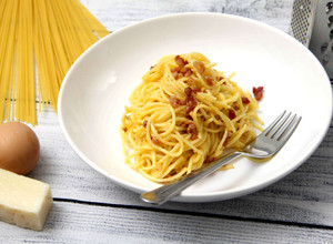 Klasszikus spagetti carbonara recept fotója