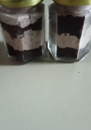 A picture of Chocolate Jar cake.