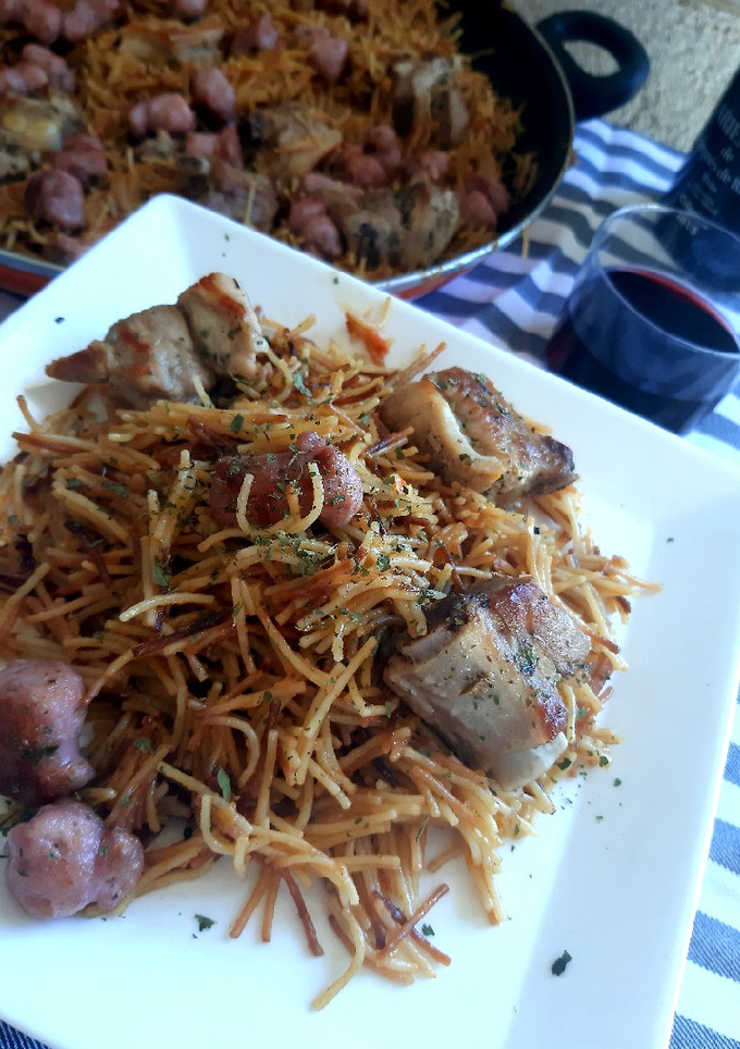 Una foto de Fideuá de carne
