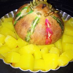 A picture of # 🎃 कद्दू, कलरफुल पमकिन फिलएड ब्रेड.