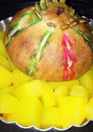 A picture of # 🎃 कद्दू, कलरफुल पमकिन फिलएड ब्रेड.