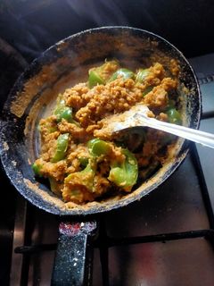 शिमला मिर्च का बेसन रेसिपी मुख्य फोटो