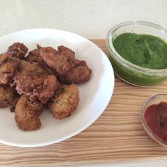 A picture of Green garlic chutney.