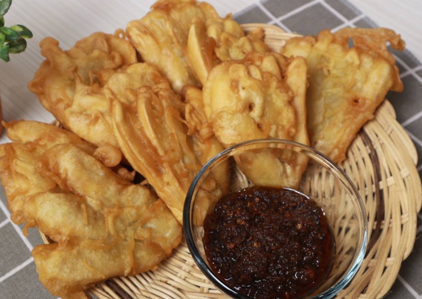 Pisang goreng + sambal roa = yummy