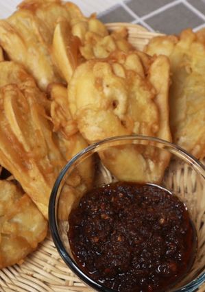 Foto resep Pisang goreng + sambal roa = yummy