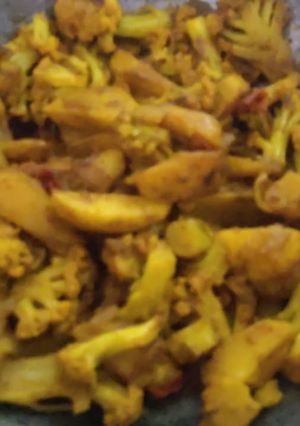 A picture of Aloo gobhi.