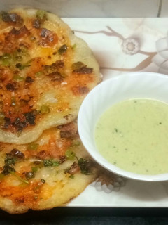 રવા ઉત્તપમ (rava uttapam recipe in gujarati) રેસીપી મુખ્ય ફોટો