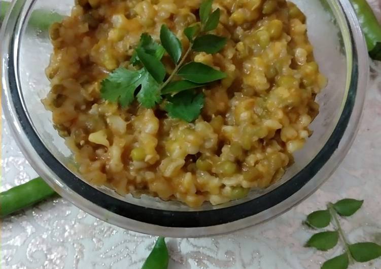 Step-by-Step Guide to Prepare Perfect Sprout moong and wheat khichdi