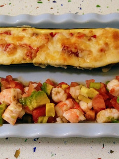 Una foto de Calabacines rellenos de langostinos y pimientos con picadillo