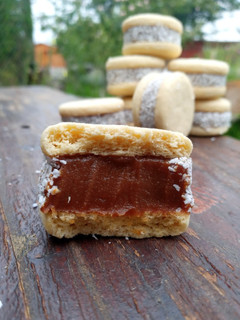 Una foto de ALFAJORES DE MAICENA😍