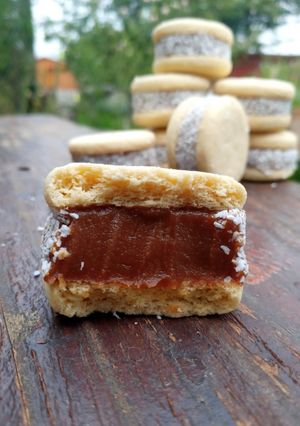 Una foto de ALFAJORES DE MAICENA😍
