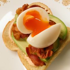 A picture of Soft boiled eggs.