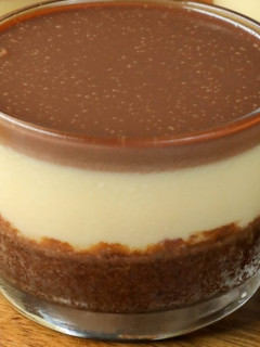 चॉकलेट बिस्किट पुडिंग (chocolate biscuit pudding recipe in marathi) रेसिपी चे मुख्य फोटो