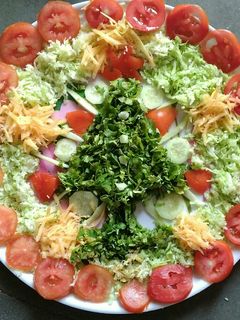 વેજીટેબલ સલાડ(vegetable salad recipe in gujarati) રેસીપી મુખ્ય ફોટો