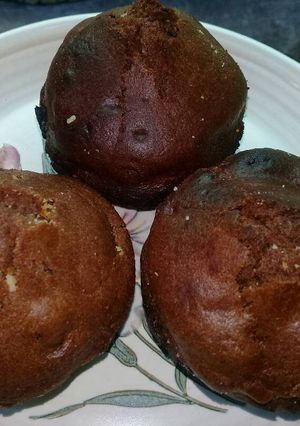 A picture of Raisin cupcakes.