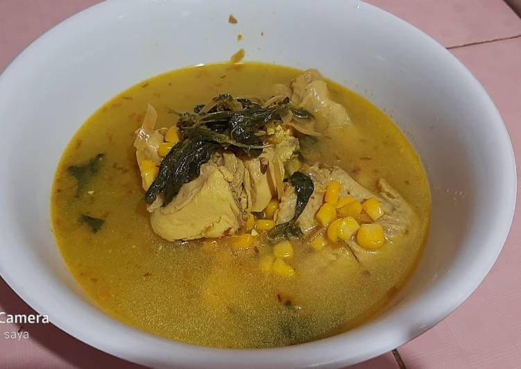 DICOBA! Resep Sup ayam jagung kemangi kuah kuning masakan rumahan simple