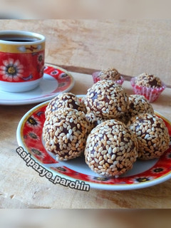 عکسی از دستور توپک خرما با آرد برنج 🌸
