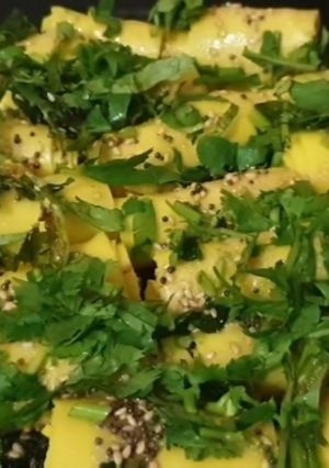 ખાંડવી (Khandvi Recipe In Gujarati) રેસીપી મુખ્ય ફોટો