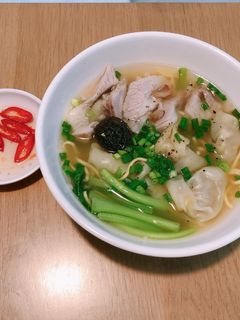 Hình của món Hoành thánh mì.