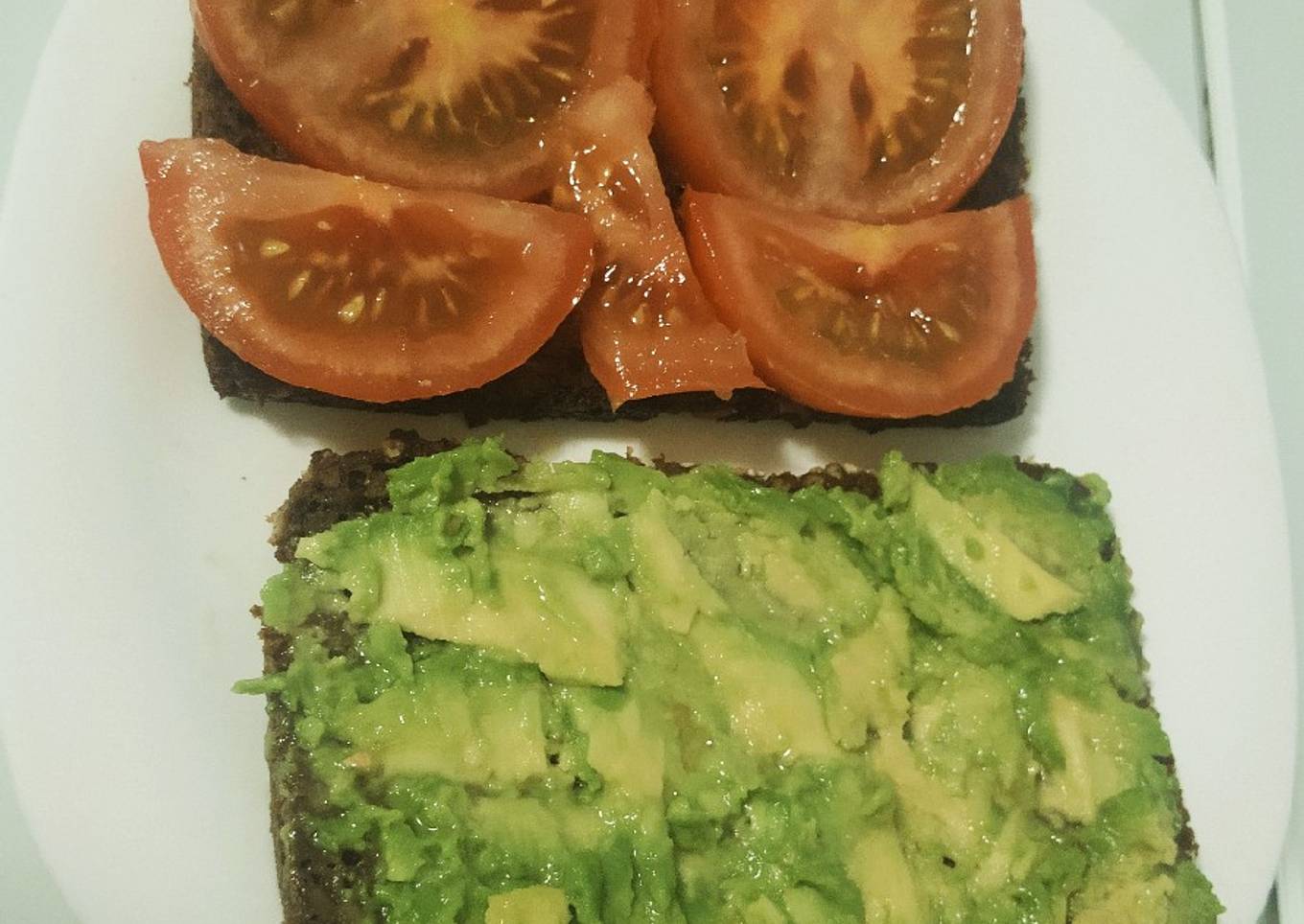 Tostadas de aguacate y tomate