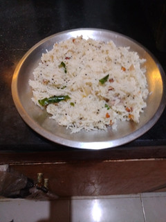 ஒயிட் அரிசிசேவை உப்புமா #tri செய்முறை முக்கிய புகைப்படம்