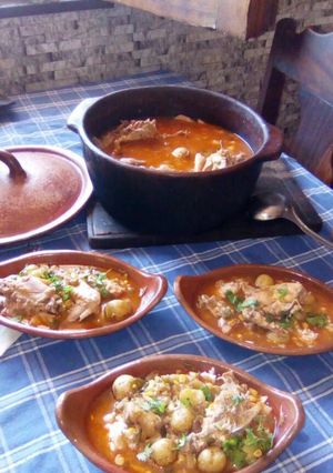 Una foto de Guiso de gallina criolla