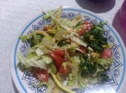Una foto de ensalada keto