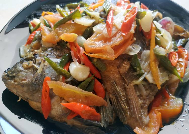 Resep 12. Ikan Mujair Tumis Pedas Lezat