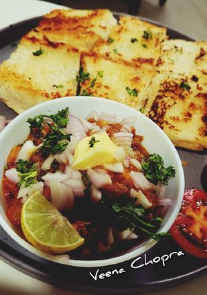पाव भाजी (Pav Bhaji recipe in hindi) रेसिपी मुख्य फोटो