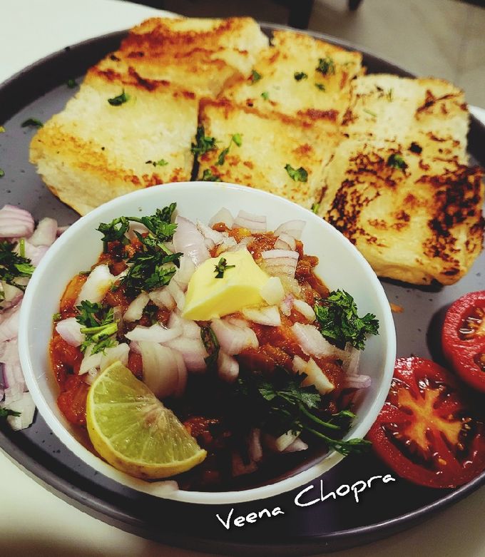पाव भाजी (Pav Bhaji recipe in hindi) रेसिपी मुख्य फोटो