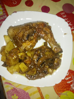 Una foto de Pollo con champiñones en la cecofry 4D