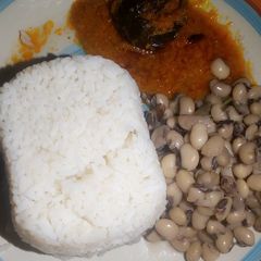 A picture of Local rice and beans.