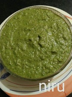 धनिया पत्ती और नारियल की चटनी (Dhaniya patti aur nariyal ki chutney recipe in Hindi) रेसिपी मुख्य फोटो