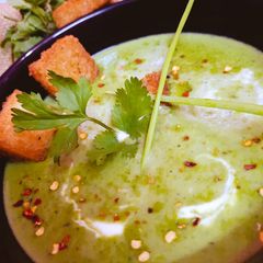 A picture of Cream of Spinach soup.