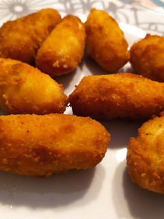 Una foto de Croquetas cremosas de jamón y huevo