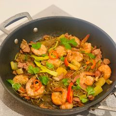A picture of Quick pan baked prawns & glass noodles.