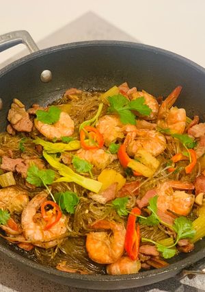 A picture of Quick pan baked prawns & glass noodles.
