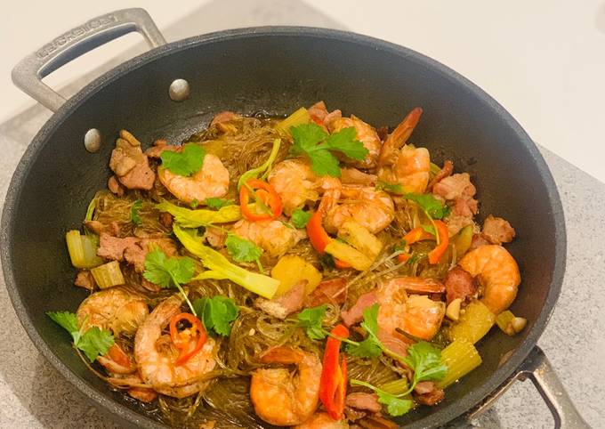 Quick pan baked prawns &amp; glass noodles