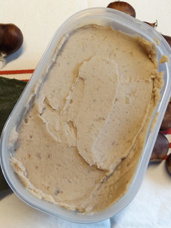 Una foto de Crema de castaña para postres, helados y rellenos