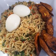 A picture of Plantain and veggies indomie.