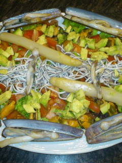 Una foto de Ensalada mar y tierra