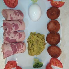 A picture of Breakfast plate.