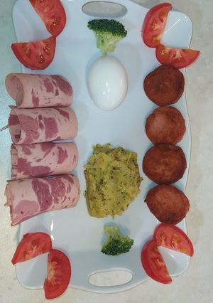 A picture of Breakfast plate.